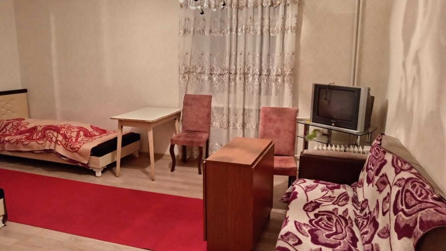 Kirayə verilir 1 otaqlı köhnə tikili, 35 m², Elmlər Akademiyası m.-1