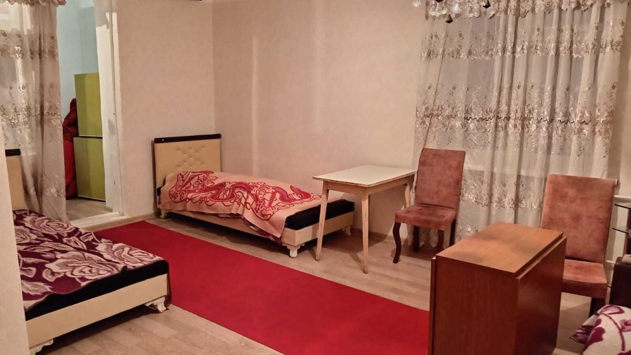 Kirayə verilir 1 otaqlı köhnə tikili, 35 m², Elmlər Akademiyası m.-5