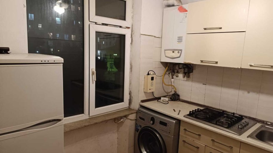 Satılır 3 otaqlı köhnə tikili, 70 m², Elmlər Akademiyası m.-5