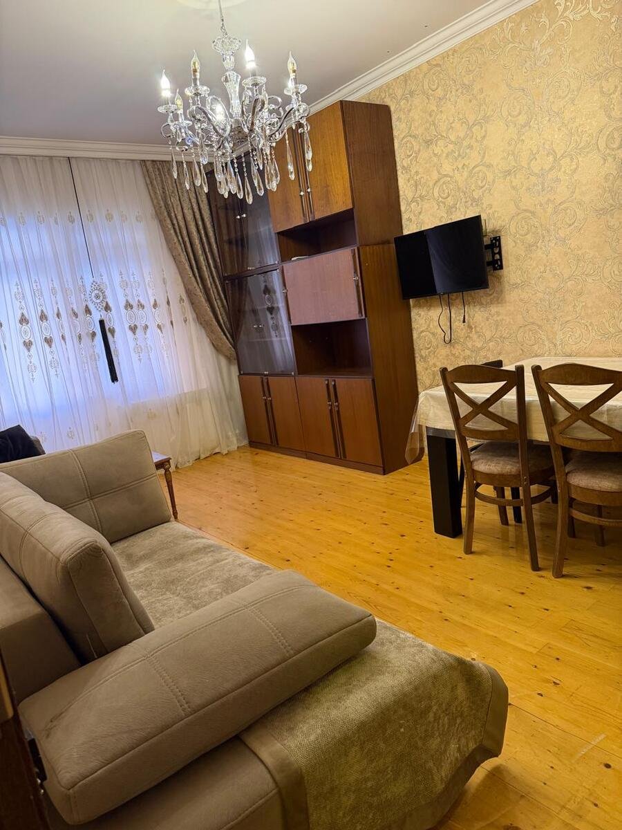 Kirayə verilir 2 otaqlı köhnə tikili, 60 m², İnşaatçılar m.-1