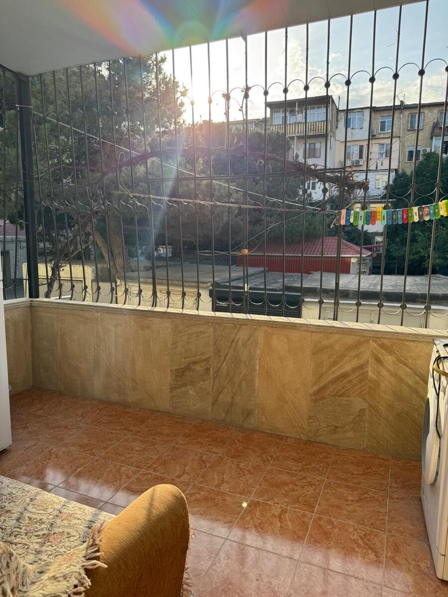 Satılır 4 otaqlı köhnə tikili, 100 m², Yasamal-1