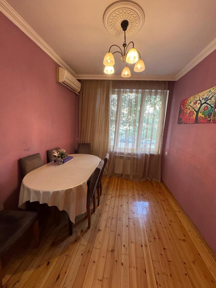 Satılır 4 otaqlı köhnə tikili, 100 m², Yasamal-11