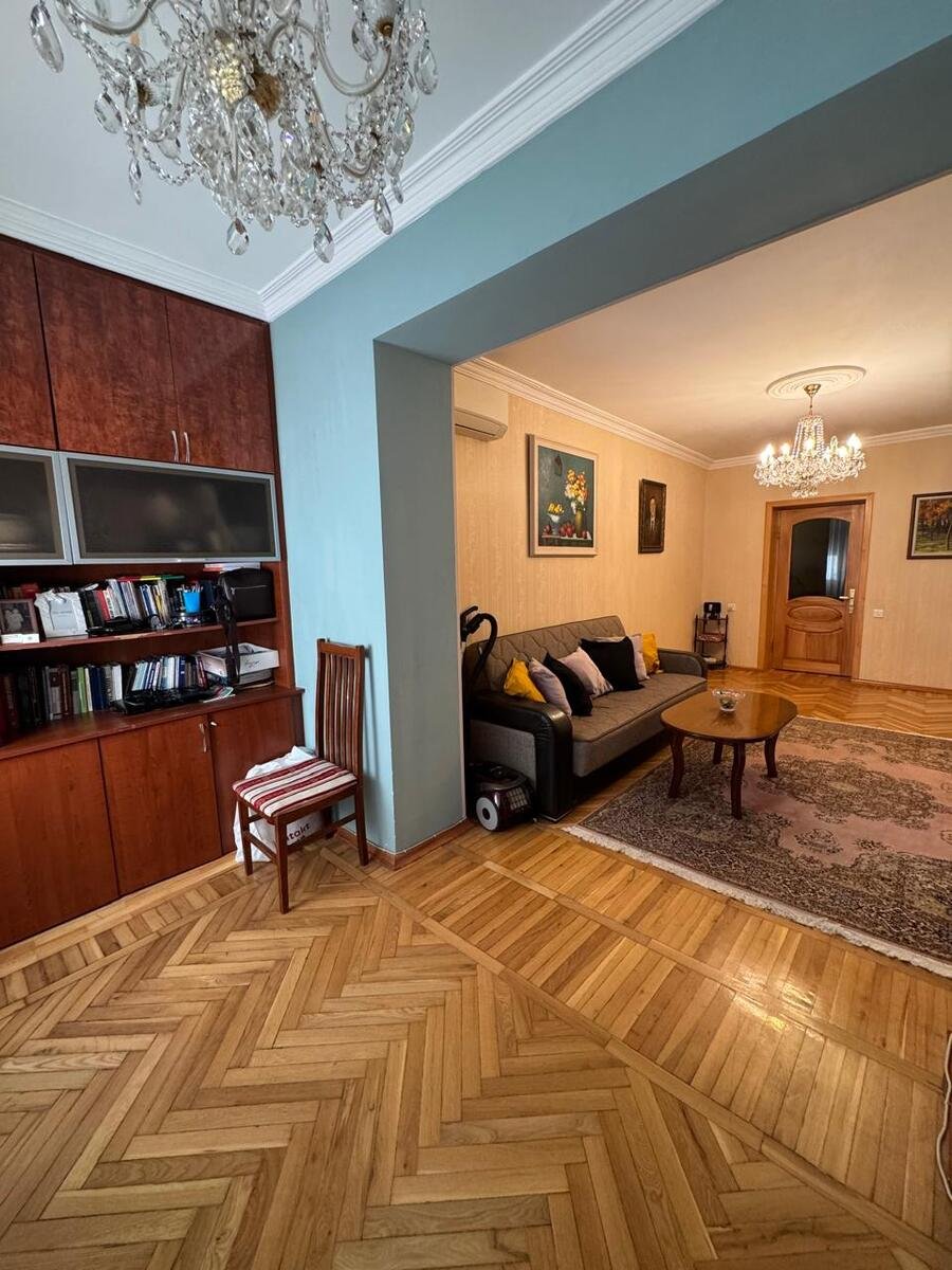 Satılır 4 otaqlı köhnə tikili, 100 m², Yasamal-13