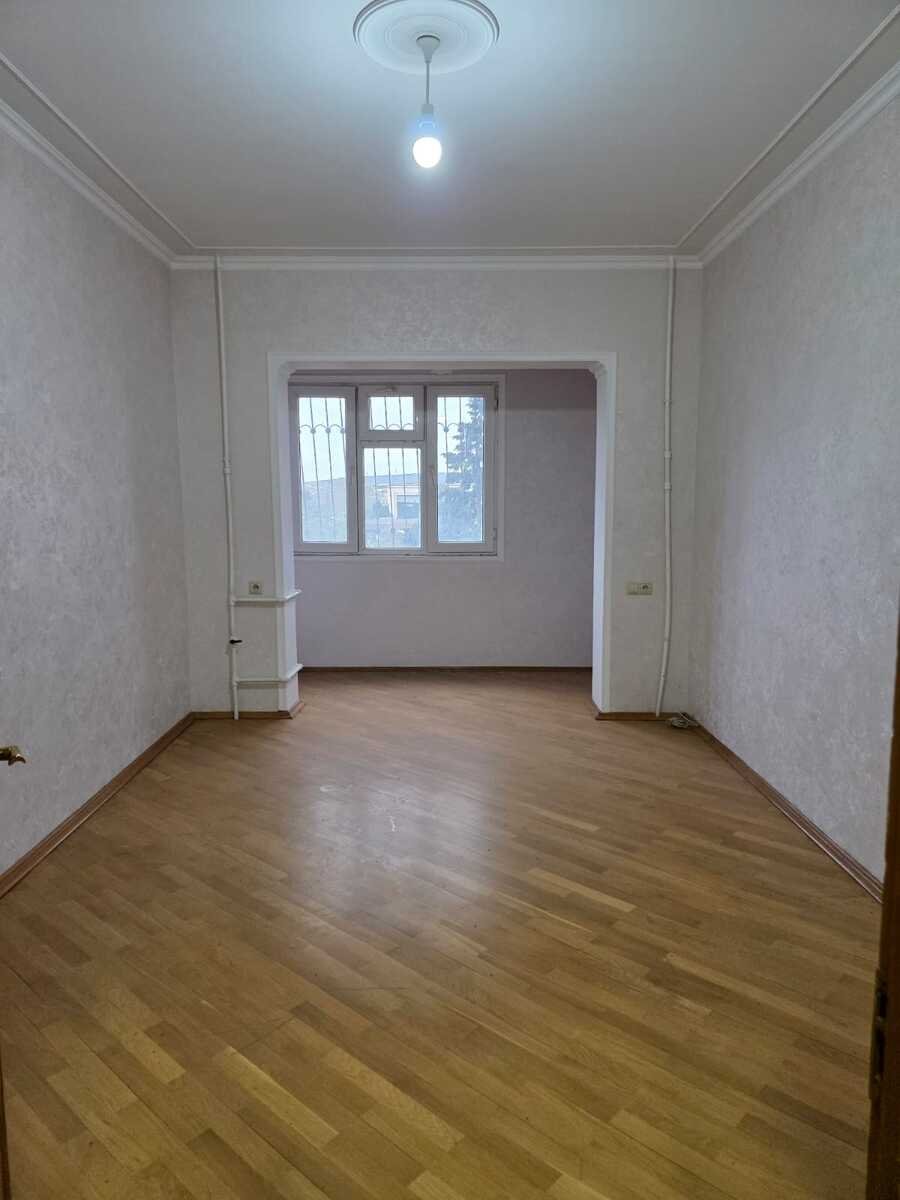 Satılır 2 otaqlı köhnə tikili, 60 m², 20 Yanvar m.-8