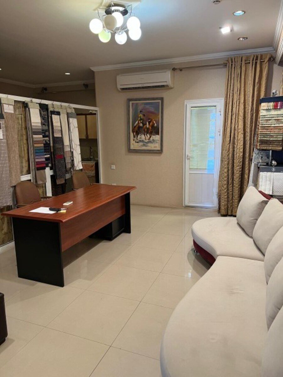 70 m<sup>2</sup> obyekt satılır, 28 May m.-4