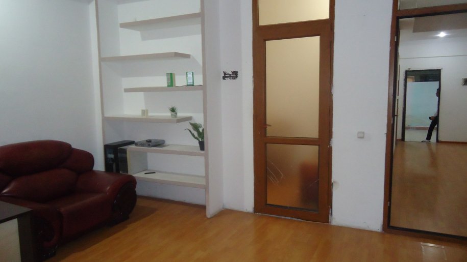 90 m<sup>2</sup> ofis icarəyə verilir, Xətai m.-11