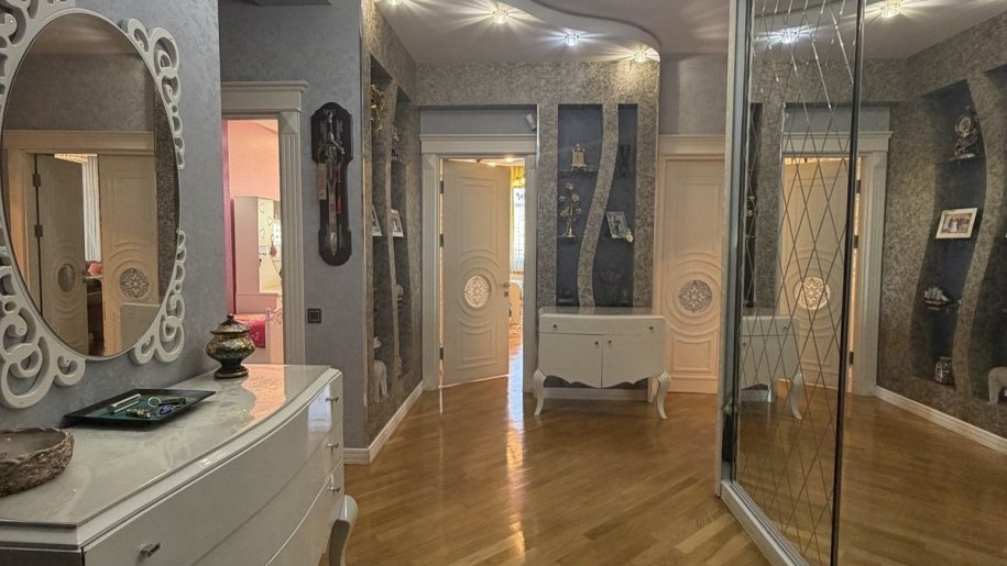 Satılır 4 otaqlı yeni tikili, 175 m², Azadlıq Prospekti m.-5