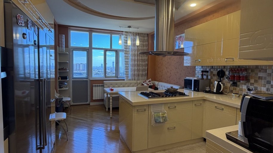 Satılır 4 otaqlı yeni tikili, 175 m², Azadlıq Prospekti m.-6