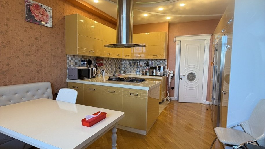 Satılır 4 otaqlı yeni tikili, 175 m², Azadlıq Prospekti m.-7