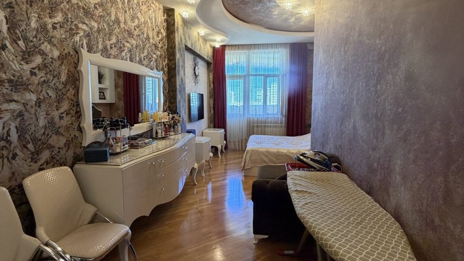 Satılır 4 otaqlı yeni tikili, 175 m², Azadlıq Prospekti m.-9