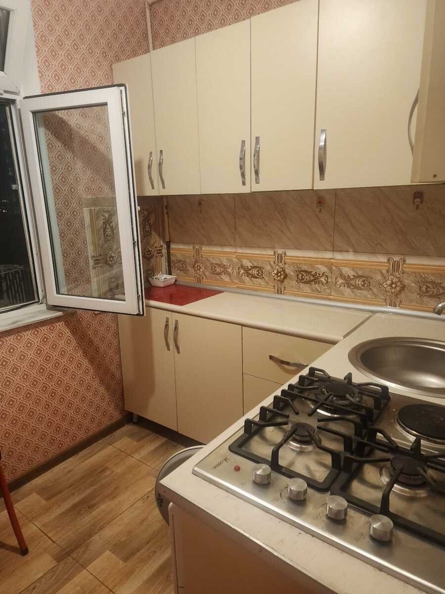 Kirayə verilir 1 otaqlı köhnə tikili, 32 m², Memar Əcəmi m.-5