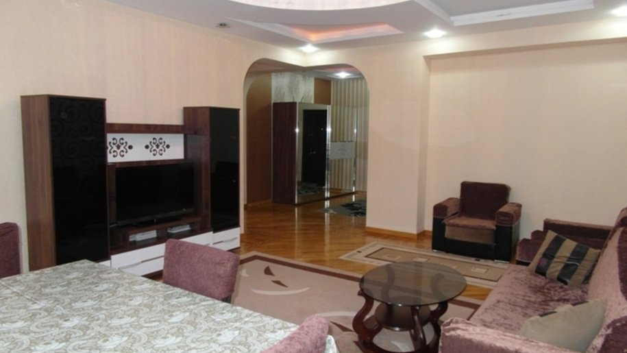 Kirayə verilir 4 otaqlı yeni tikili, 160 m², Nizami m.-3