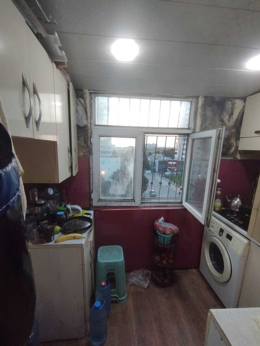 Satılır 2 otaqlı köhnə tikili, 45 m², Qara Qarayev m.-12