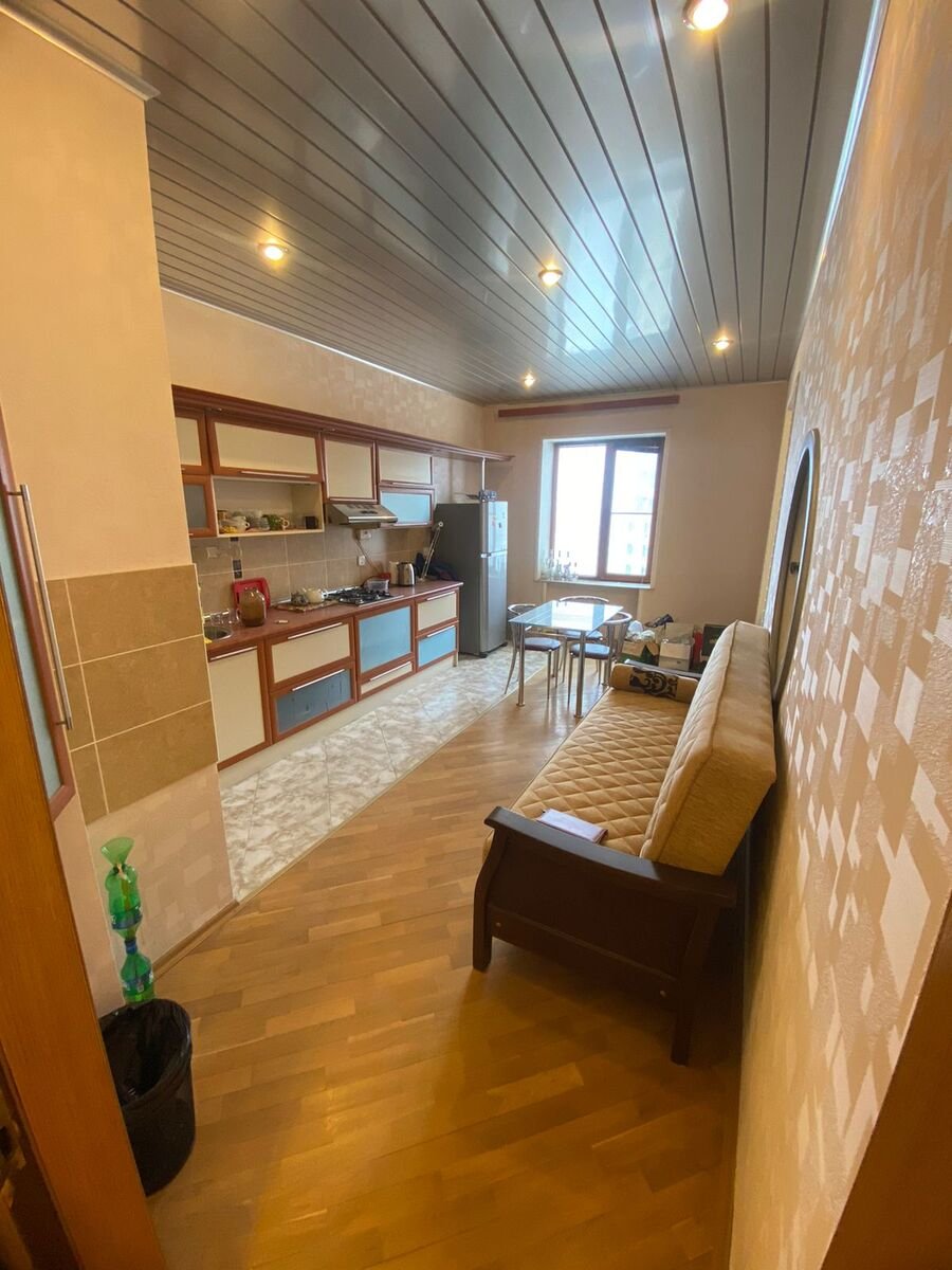 160 m<sup>2</sup> ofis icarəyə verilir, Nizami m.-12