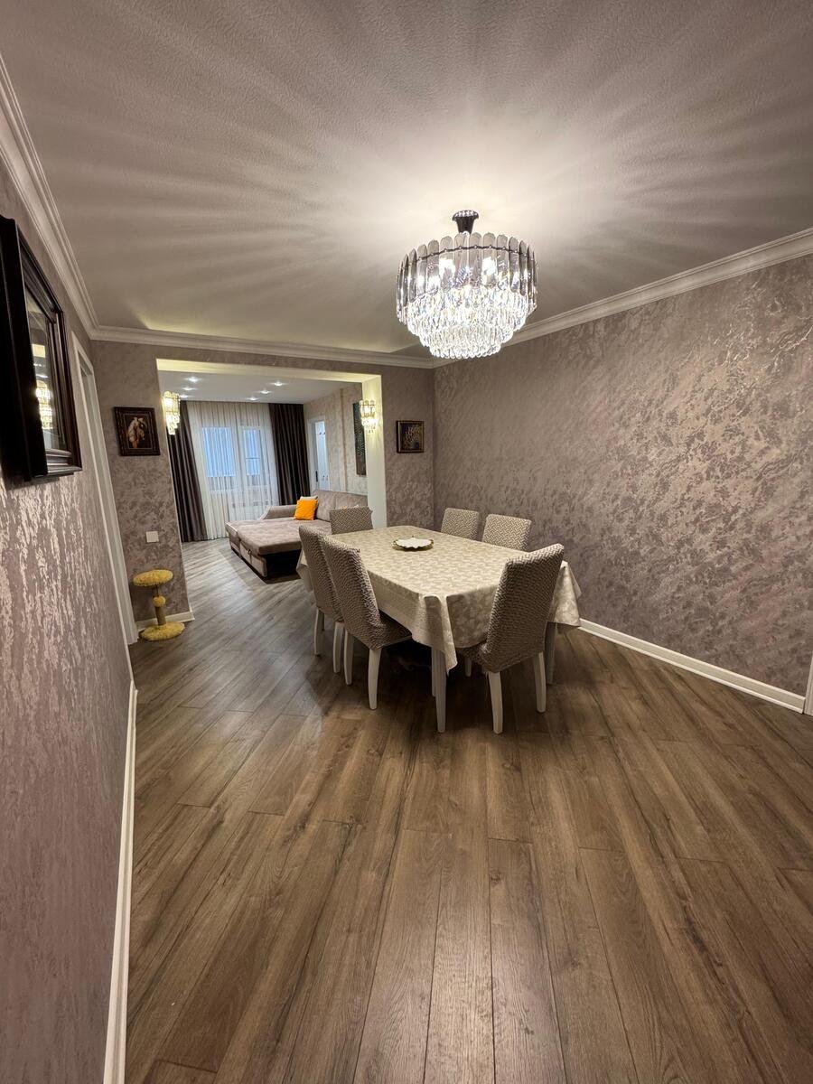 Satılır 4 otaqlı köhnə tikili, 90 m², İnşaatçılar m.-1