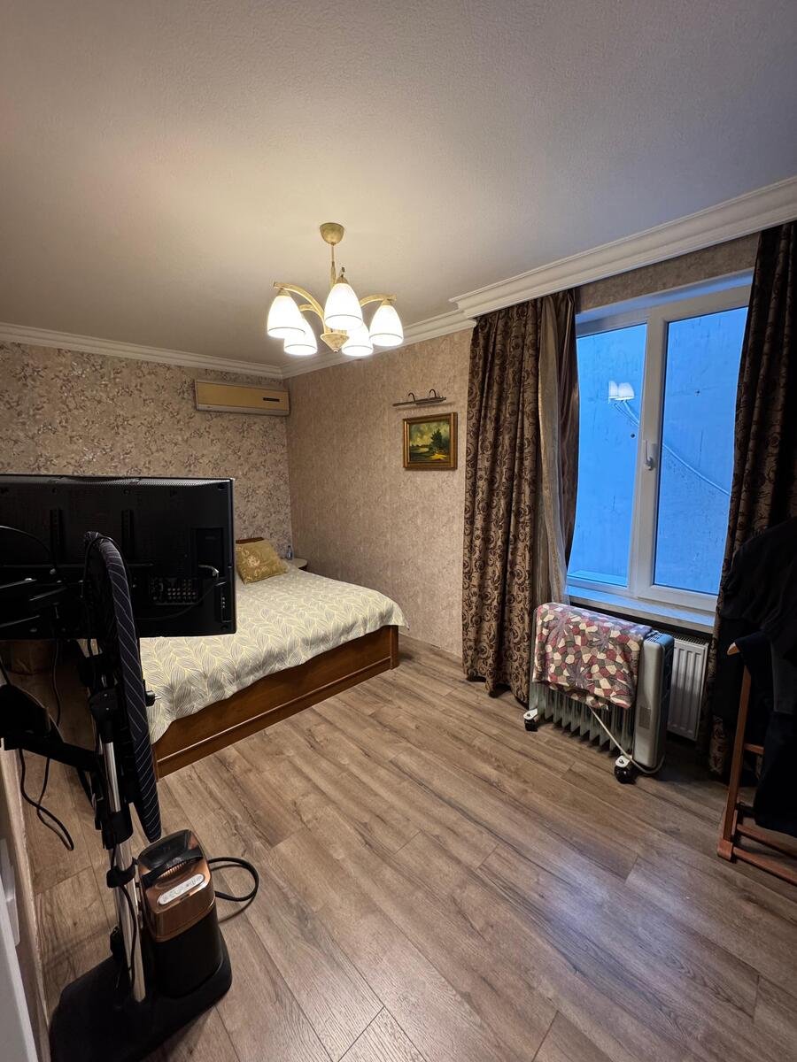 Satılır 4 otaqlı köhnə tikili, 90 m², İnşaatçılar m.-5