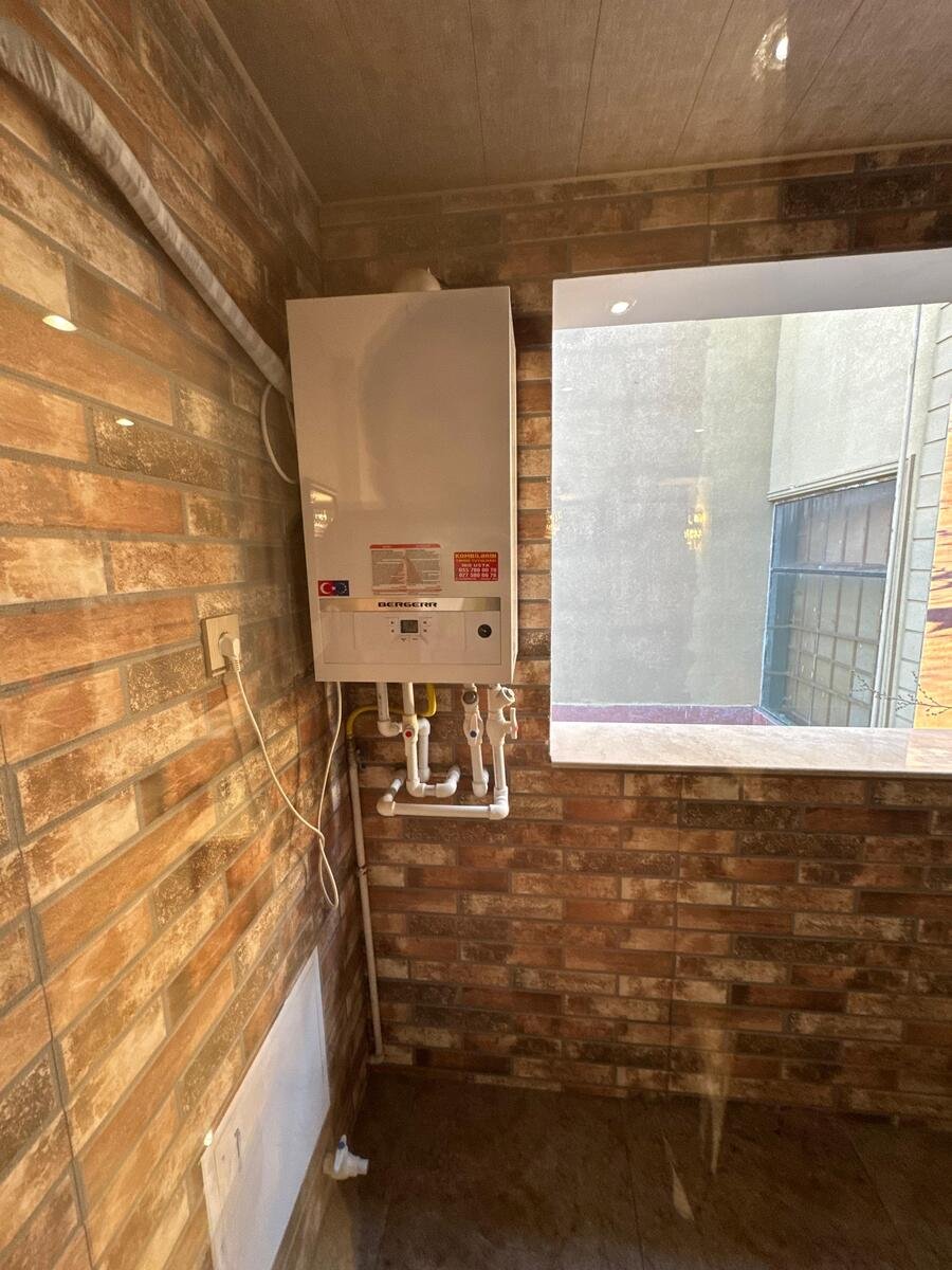 Satılır 4 otaqlı köhnə tikili, 90 m², İnşaatçılar m.-8