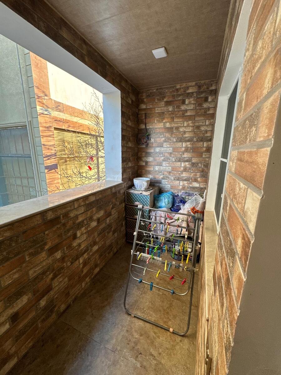 Satılır 4 otaqlı köhnə tikili, 90 m², İnşaatçılar m.-9