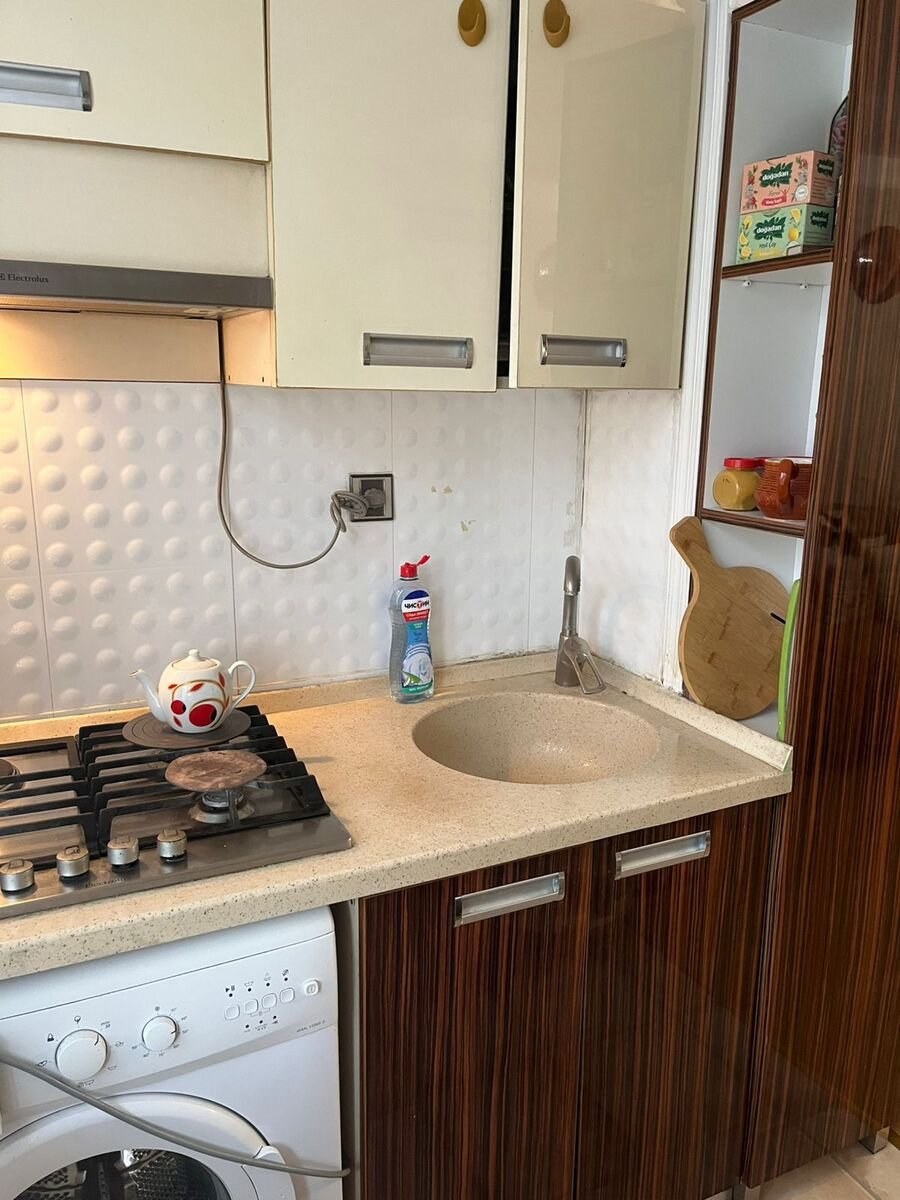 Satılır 2 otaqlı köhnə tikili, 35 m², İnşaatçılar m.-6