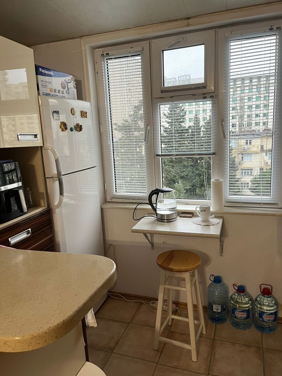 Satılır 2 otaqlı köhnə tikili, 35 m², İnşaatçılar m.-9