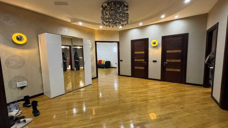 Kirayə verilir 3 otaqlı yeni tikili, 170 m², Nizami m.-1