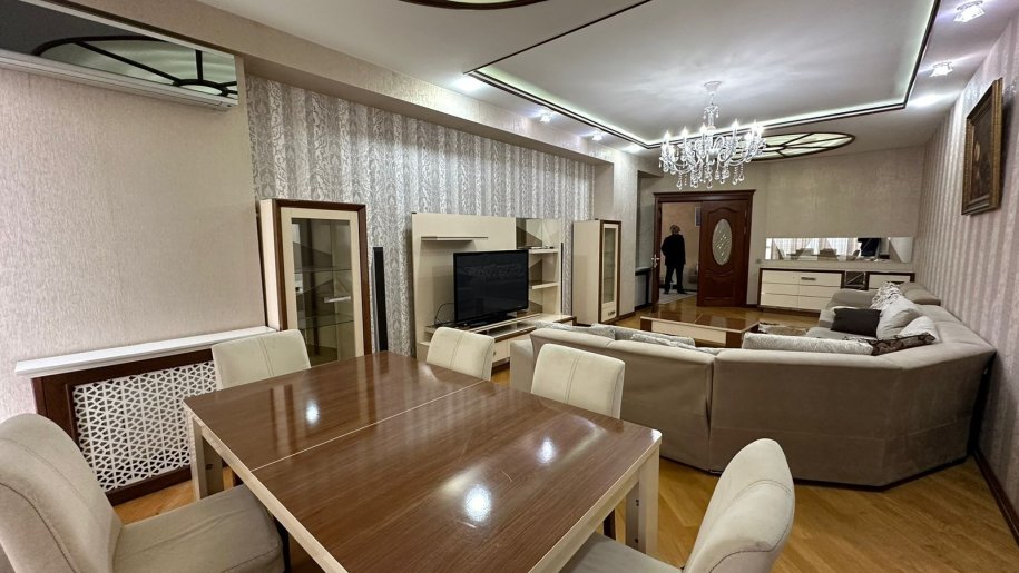 Kirayə verilir 4 otaqlı yeni tikili, 210 m², Elmlər Akademiyası m.-1