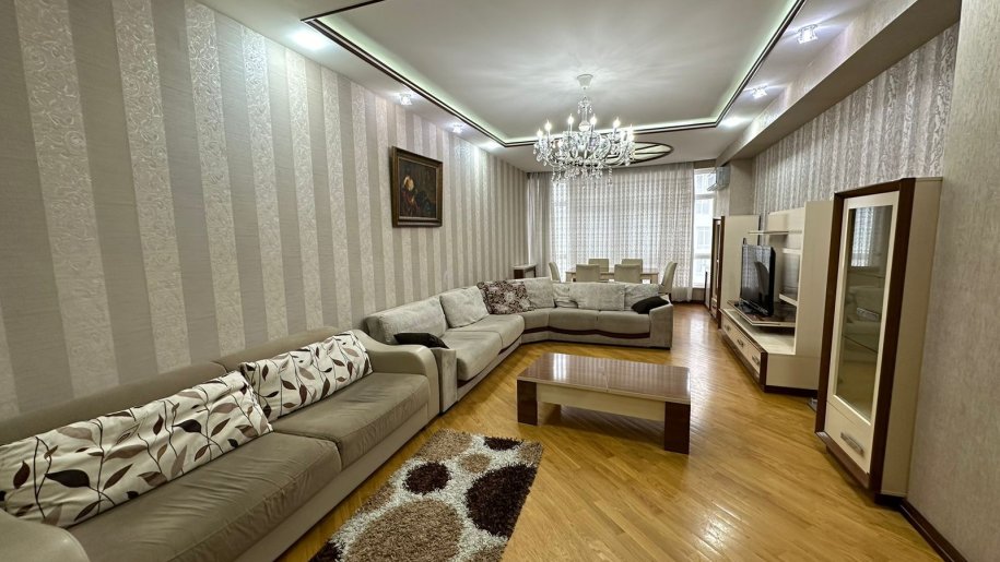 Kirayə verilir 4 otaqlı yeni tikili, 210 m², Elmlər Akademiyası m.-4