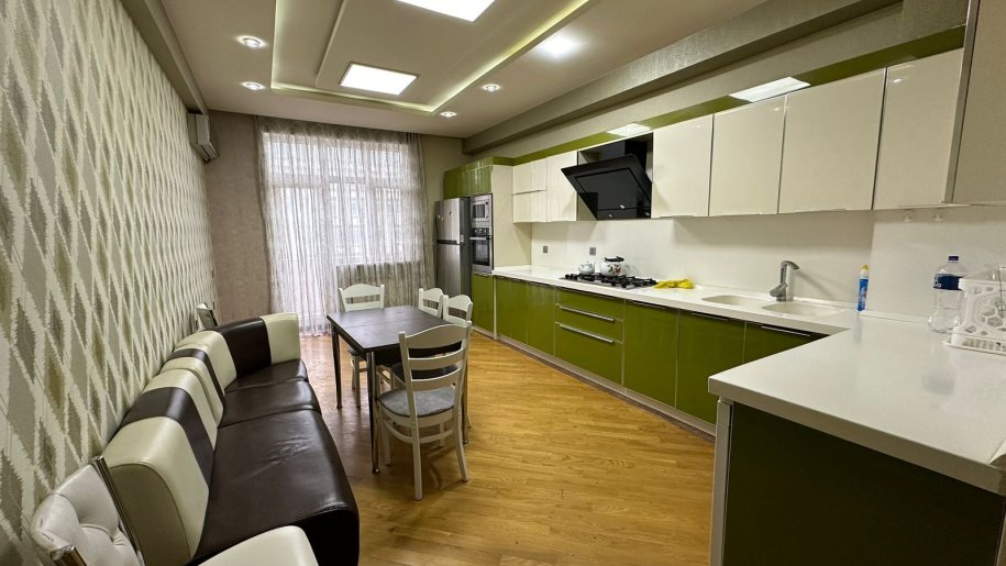 Kirayə verilir 4 otaqlı yeni tikili, 210 m², Elmlər Akademiyası m.-6