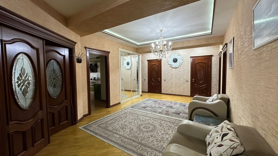 Kirayə verilir 4 otaqlı yeni tikili, 210 m², Elmlər Akademiyası m.-12