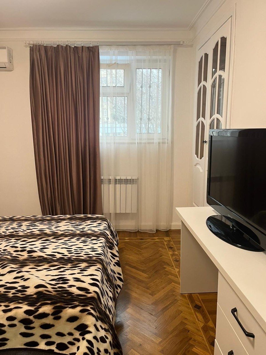 Kirayə verilir 4 otaqlı köhnə tikili, 70 m², Sahil m.-12
