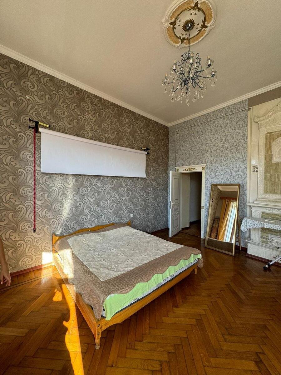 Kirayə verilir 4 otaqlı köhnə tikili, 200 m², İçərişəhər m.-16