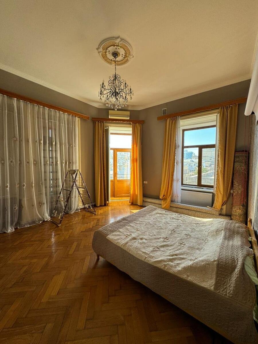 Kirayə verilir 4 otaqlı köhnə tikili, 200 m², İçərişəhər m.-18