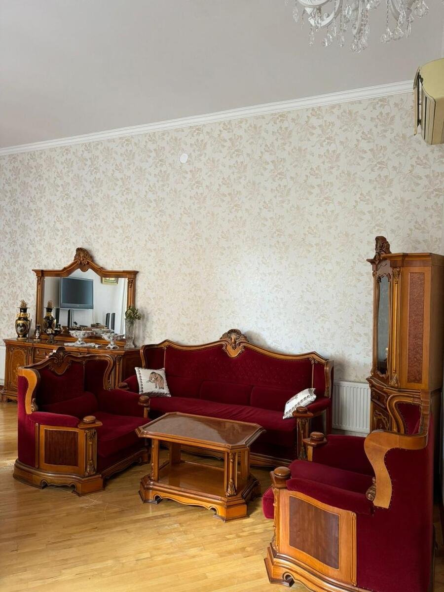 Kirayə verilir 4 otaqlı köhnə tikili, 200 m², İçərişəhər m.-19