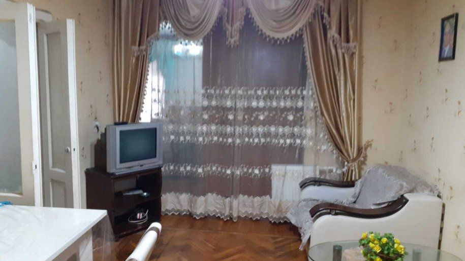 Kirayə verilir 3 otaqlı köhnə tikili, 75 m², Azadlıq Prospekti m.-1