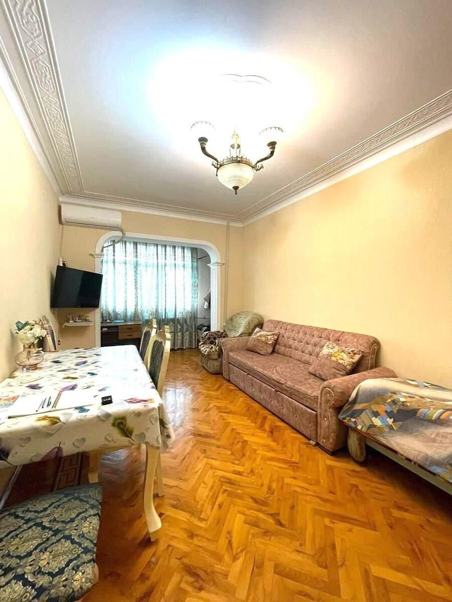 Kirayə verilir 3 otaqlı köhnə tikili, 65 m², Azadlıq Prospekti m.-1