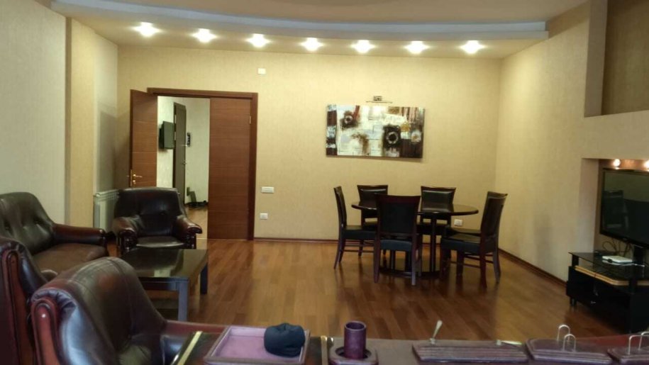 180 m<sup>2</sup> ofis icarəyə verilir, Nəriman Nərimanov m.-5