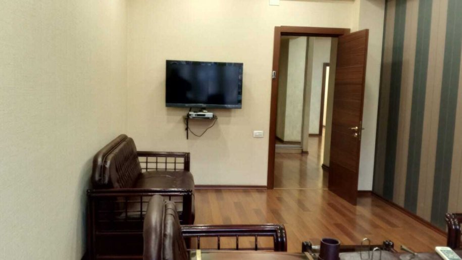 180 m<sup>2</sup> ofis icarəyə verilir, Nəriman Nərimanov m.-10